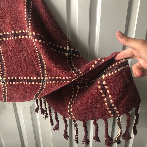 Poncho - Picture 2 of 2